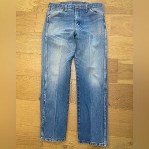 Wrangler Men’s Medium Wash blue denim Jeans 35W 32L VGUC